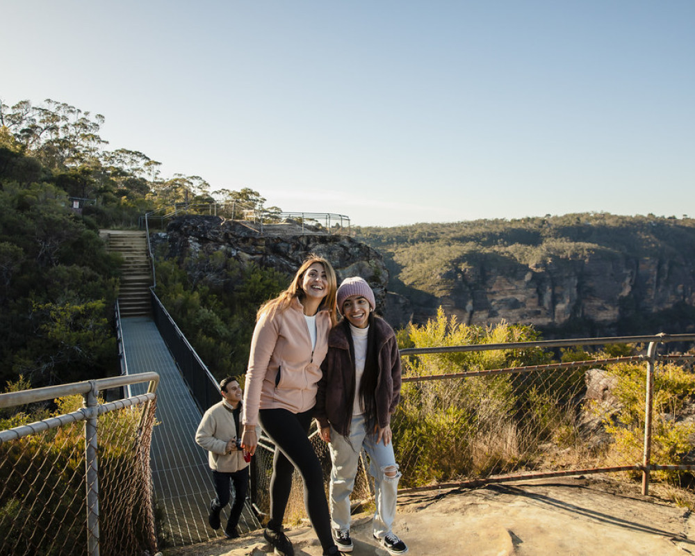 friends hiking in the blue mountains