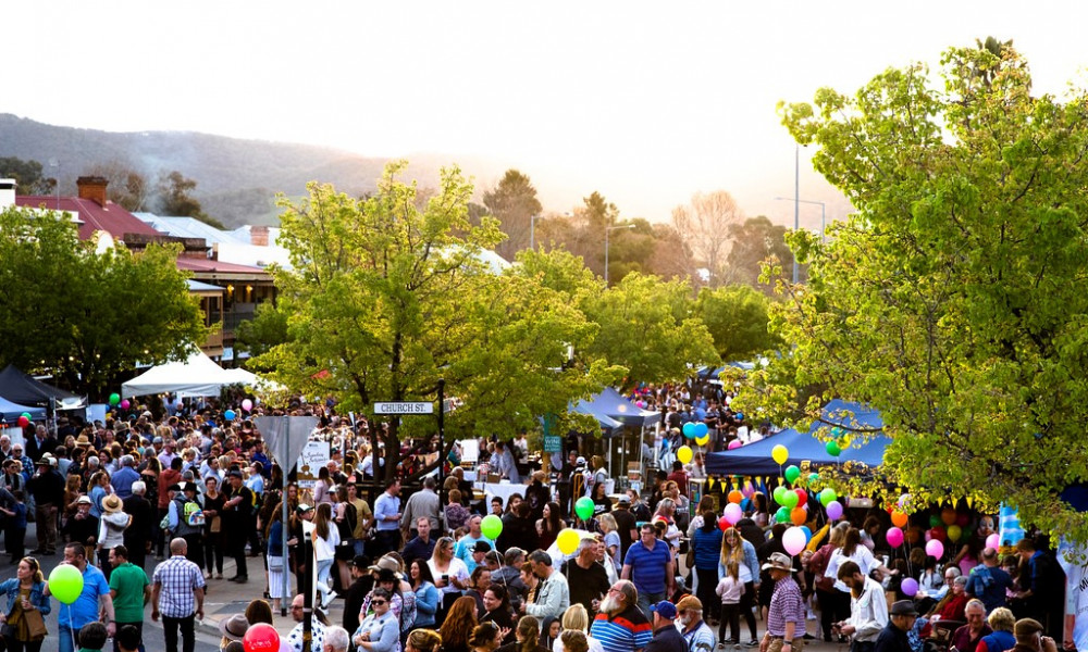 Crowds at Mudgee street fair at Mudgee Food and Wine festival 2018